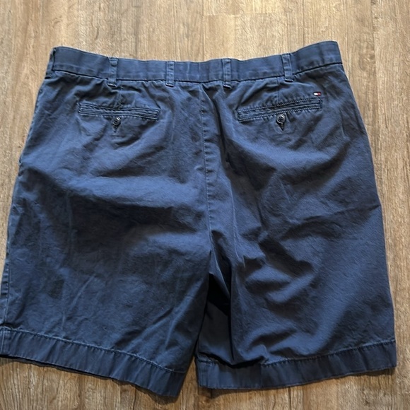 TOMMY HILFIGER SHORTS SIZE(40) - Picture 7 of 8